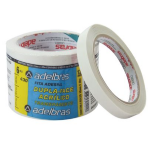 Fita dupla face Adelbras 24mm x 30m para fixação de materiais leves
